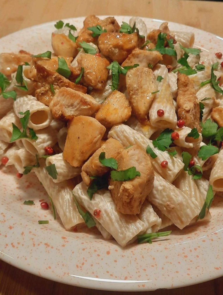 Ριγκατόνι με κοτόπουλο και τύρι κρέμα