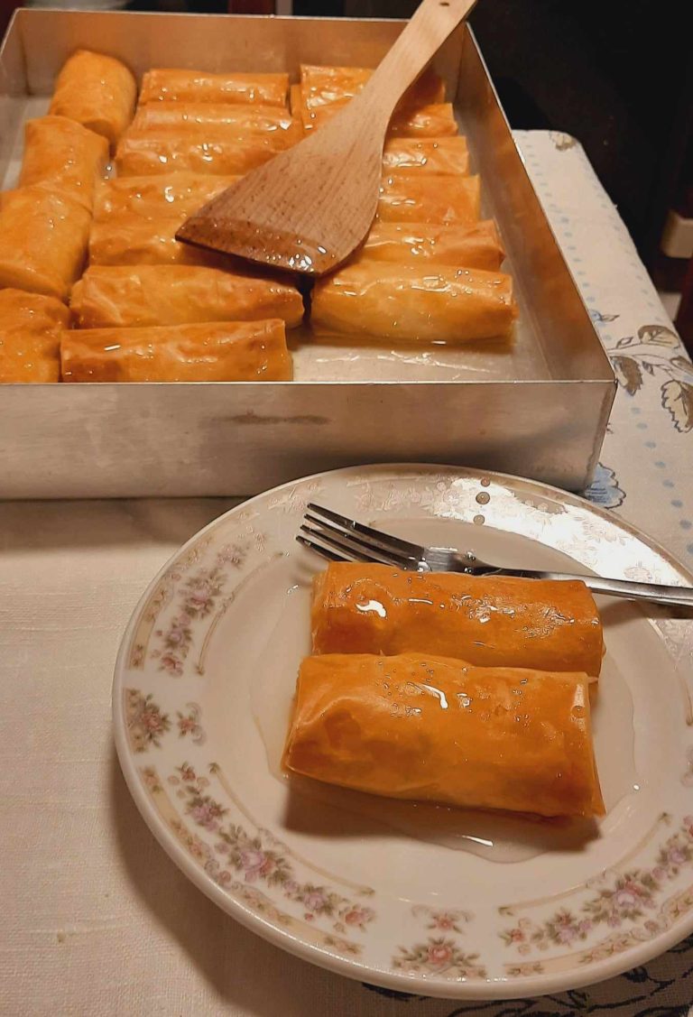 Γαλακτομπουρεκάκια με εύκολη κρέμα