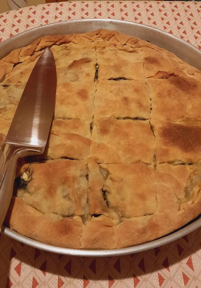 Πρασοσπανακόπιτα με σπιτικό φύλλο