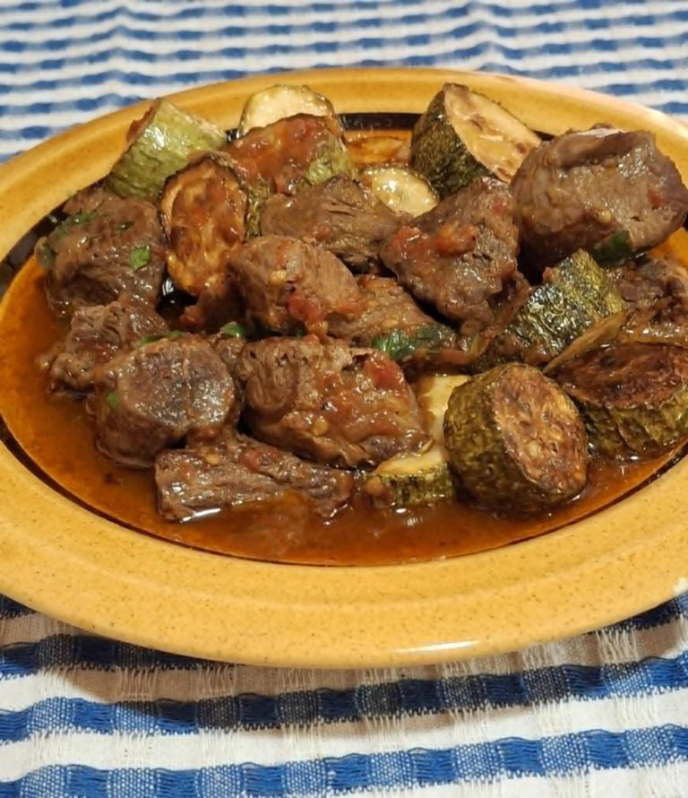 Τας κεμπάπ με πρόβειο κρέας και κολοκυθάκια